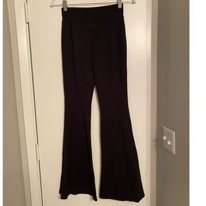 Black Fabletics bell bottom yoga pants - light weight - size M